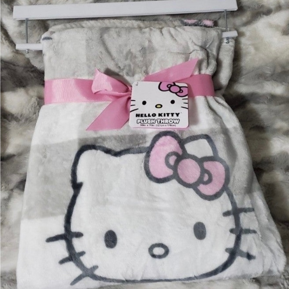 Hello Kitty Grey Plaid Plush Throw Blanket 50 x 70 NWT - Picture 2 of 2